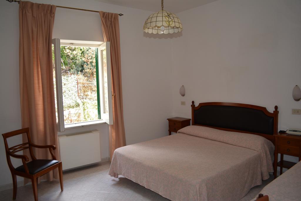 Hotel Maronti Barano dʼIschia Pokoj fotografie