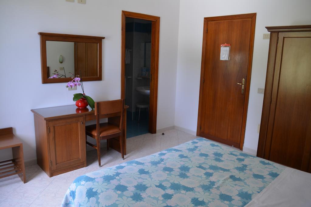 Hotel Maronti Barano dʼIschia Pokoj fotografie